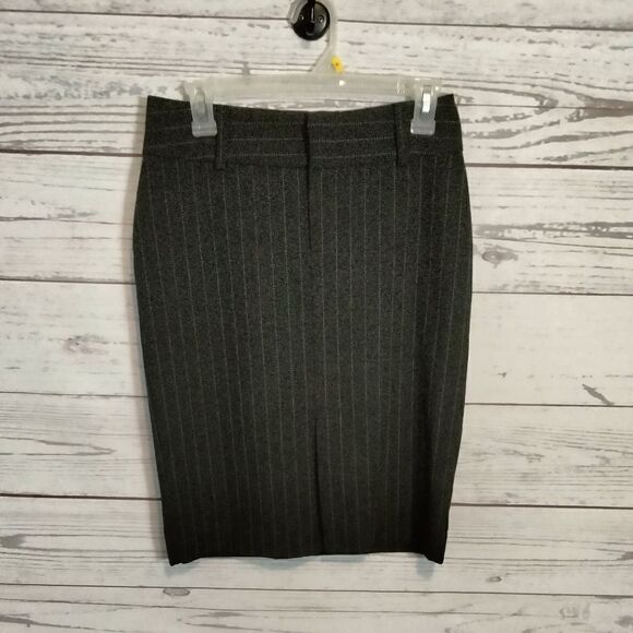 "Old Navy" woman's skirt  - Picture 1 of 9